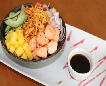 Pôke de salmão grelhado